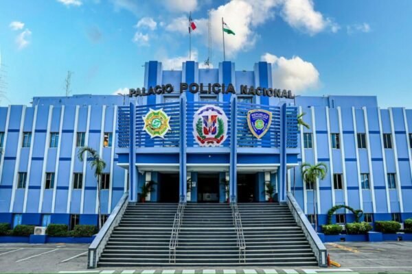 Facahada-de-la-Policia-Nacional-600x400