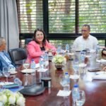 Maira Morla Pineda durante encuentro en la Universidad ISA en Santiago