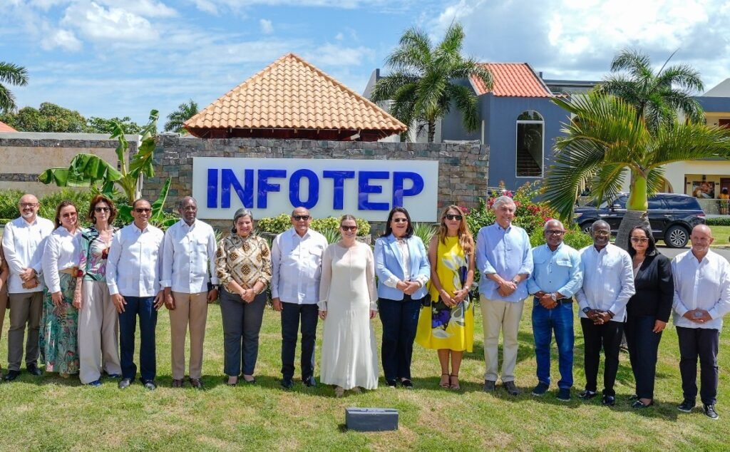 Visita de la presidenta del Gobierno de las Islas Baleares, Margalida (Marga) Prohens al Hotel Escuela de Hoteleria del Infotep en Sabana de la Mar