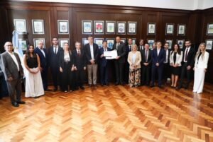 (foto) Recibimiento de certificado