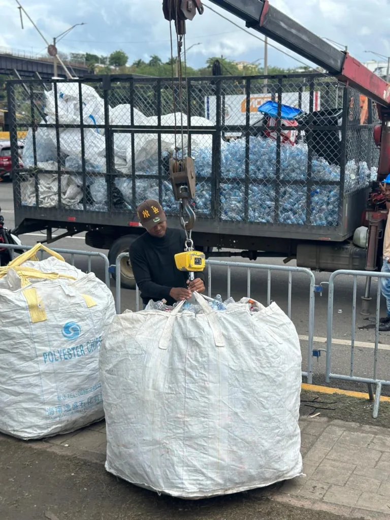 Durante el pesaje de las botellas