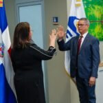 Maira Morla Pineda, directora general del INFOTEP toma jumarento a Luis Manuel Rodríguez quien asume funciones como sub director general