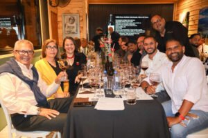 Foto Principal 1 - Asistentes a Cata en comanŽiģa de propietarios del Restaurante La Esquina
