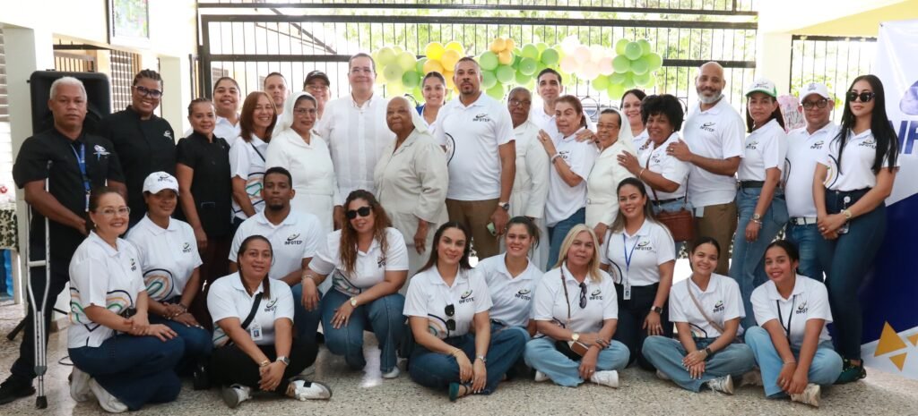 INFOTEP lleva alegría y solidaridad a adultos mayores de Villa Riva