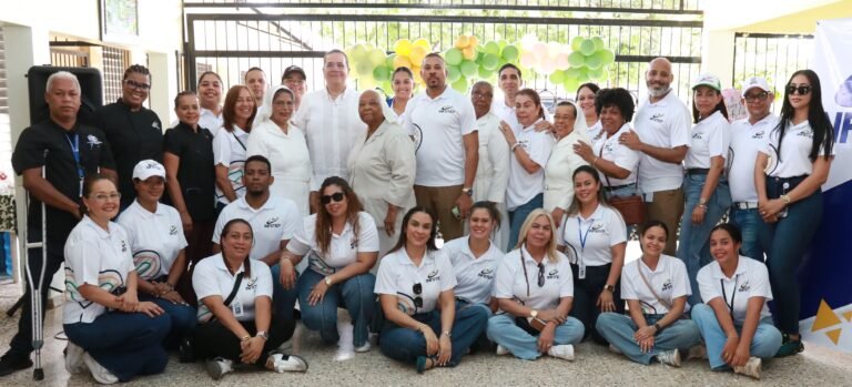 INFOTEP lleva alegría y solidaridad a adultos mayores de Villa Riva