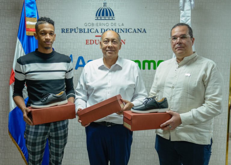 Pablo Estrella, Luis René Canaán Rojas y Yoneidi Dominguez INFOTEP - ARS SEMMA