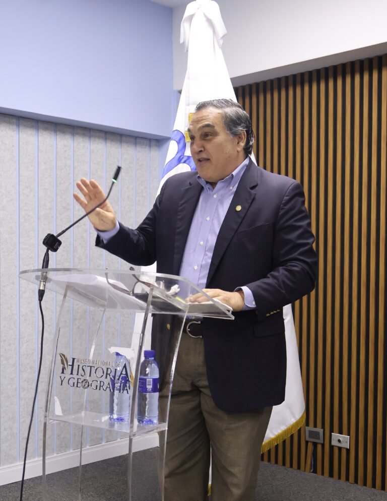 Rony Joubert inició el ciclo de conferencias en el MNHG