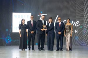 Ejecutivos de Hyatt Inclusive Collection reciben el Gran Premio por la vicepresidenta de la República Raquel Peña
