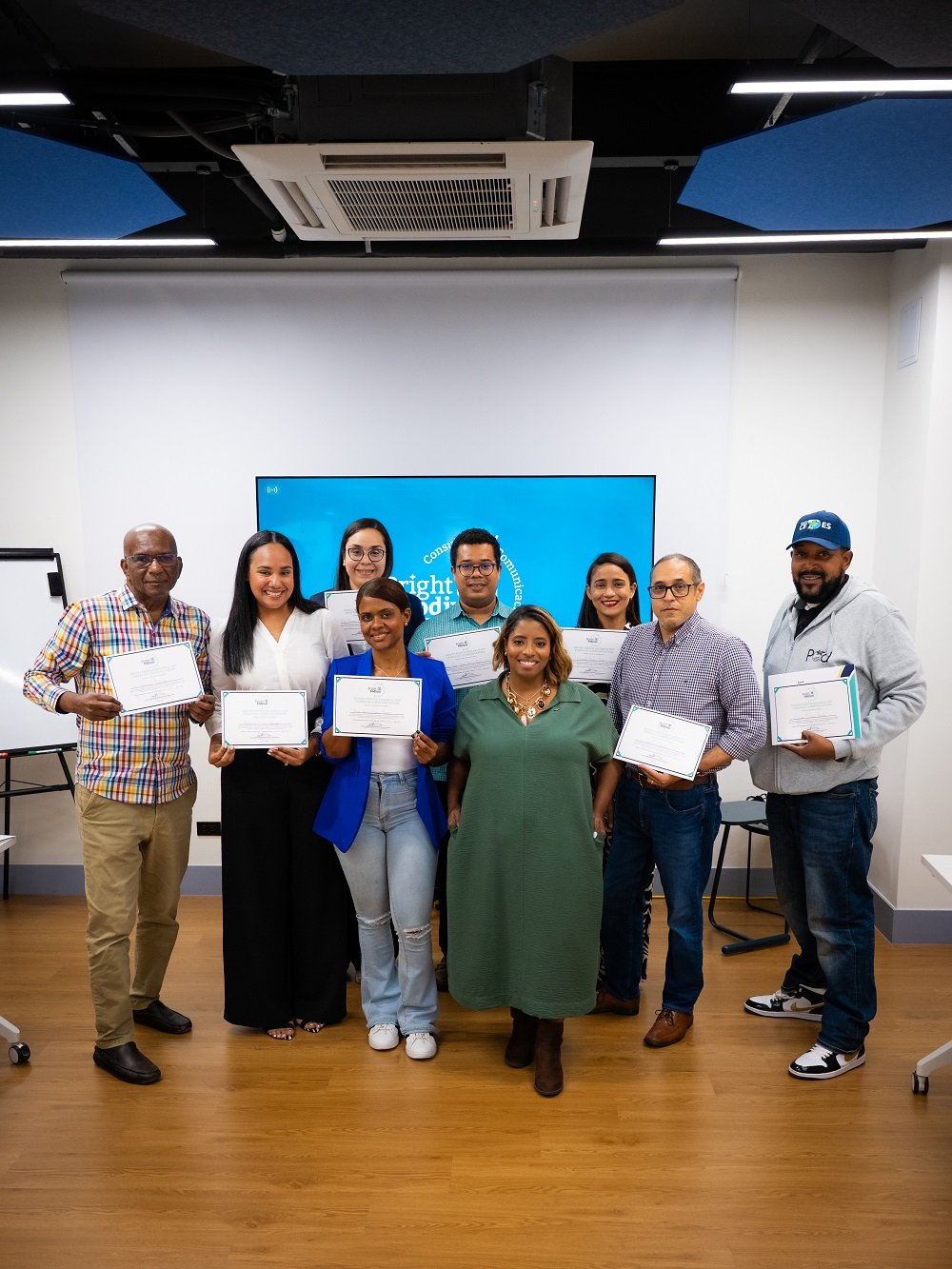 Esmerarda Montero junto a participantes en Curso Marca Médica - Bright Podium