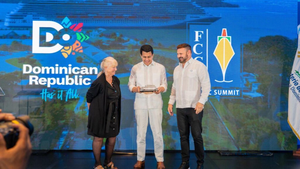 Reconocen al ministro David Collado por su liderazgo en el crecimiento de la industria de cruceros de RD