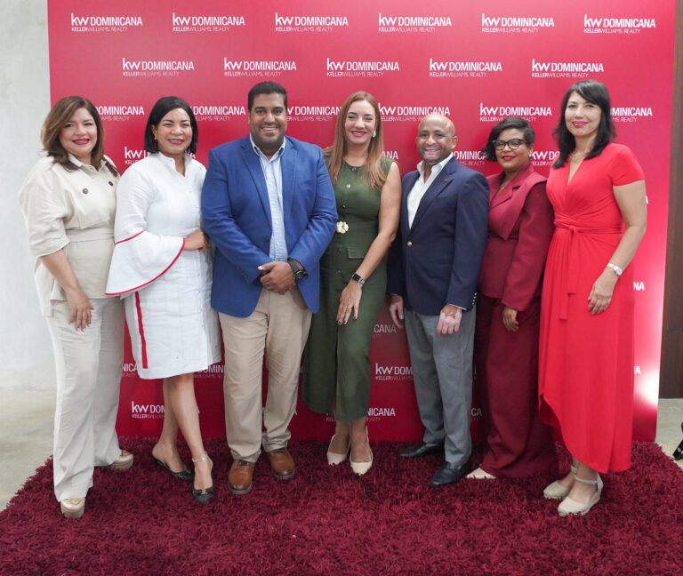 1 FOTO PRINCIPAL De Izquierda a derecha  Giovanna Sacco, Rodelixsa Manzueta, Joel Villafaña, Ailyn Rodriguez, José Matos, Wanda del Orbe y Candia Arias.