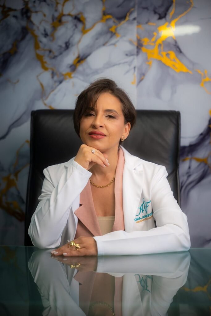 Anny Frías, especialista en cirugía plástica, reconstructiva y estética 2