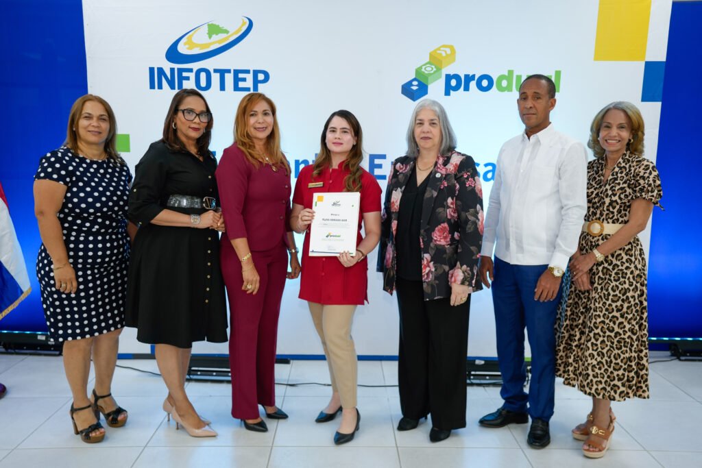 Entrega de certificado ProDual INFOTEP (3)