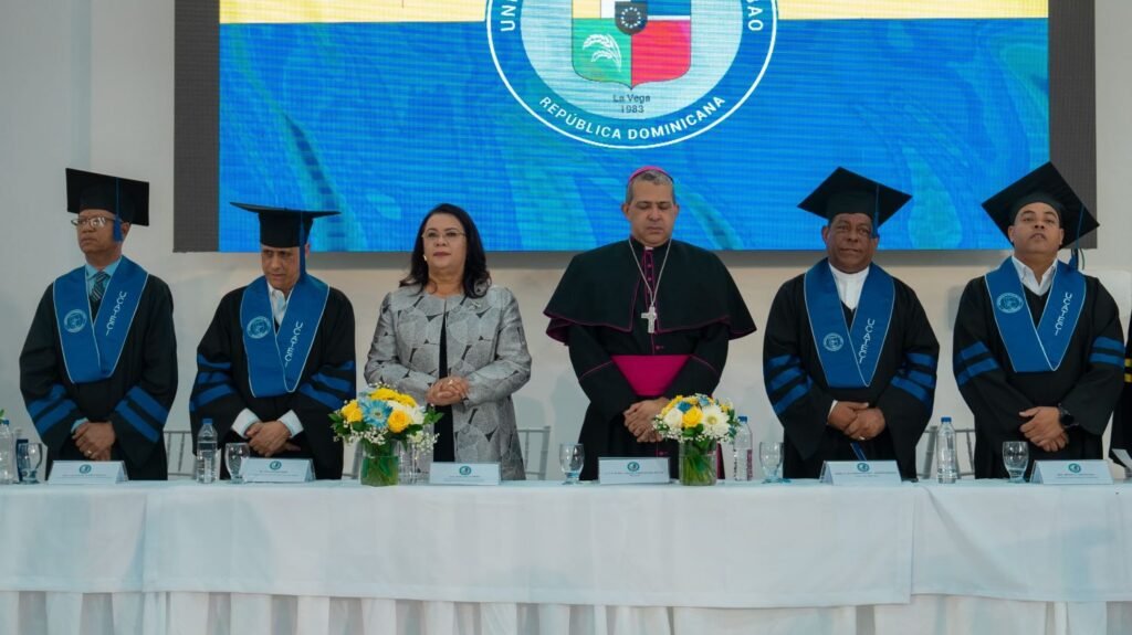 graduación ordinaria de la Universidad Católica del Cibao (UCATECI)