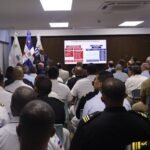 El vicealmirante e investigador de historia militar Edmundo Félix Pimentel durante su conferencia en el MNHG.