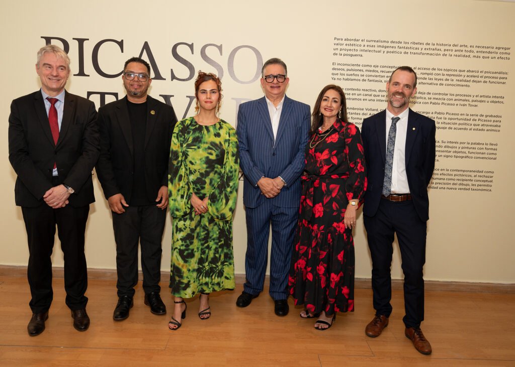 FOTO PRINCIPAL  Patrick Bosdure, Alescar Ortiz, Carlota Macedo, Fernando Báez, Nancy Tavárez de Báez y Thomas Ducroquet