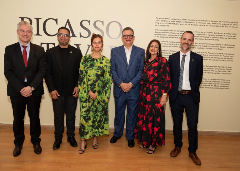 FOTO PRINCIPAL  Patrick Bosdure, Alescar Ortiz, Carlota Macedo, Fernando Báez, Nancy Tavárez de Báez y Thomas Ducroquet
