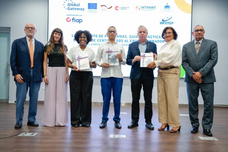 INFOTEP, INTRANT, FIAP y el CNCCMC  articulan programa para formar especialistas en movilidad sostenible (2)