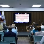 Momentos de la conferencia “El secuestro de Galíndez no fue como nos lo contaron sus verdaderos autores”, a cargo del escritor Aquiles Julián.